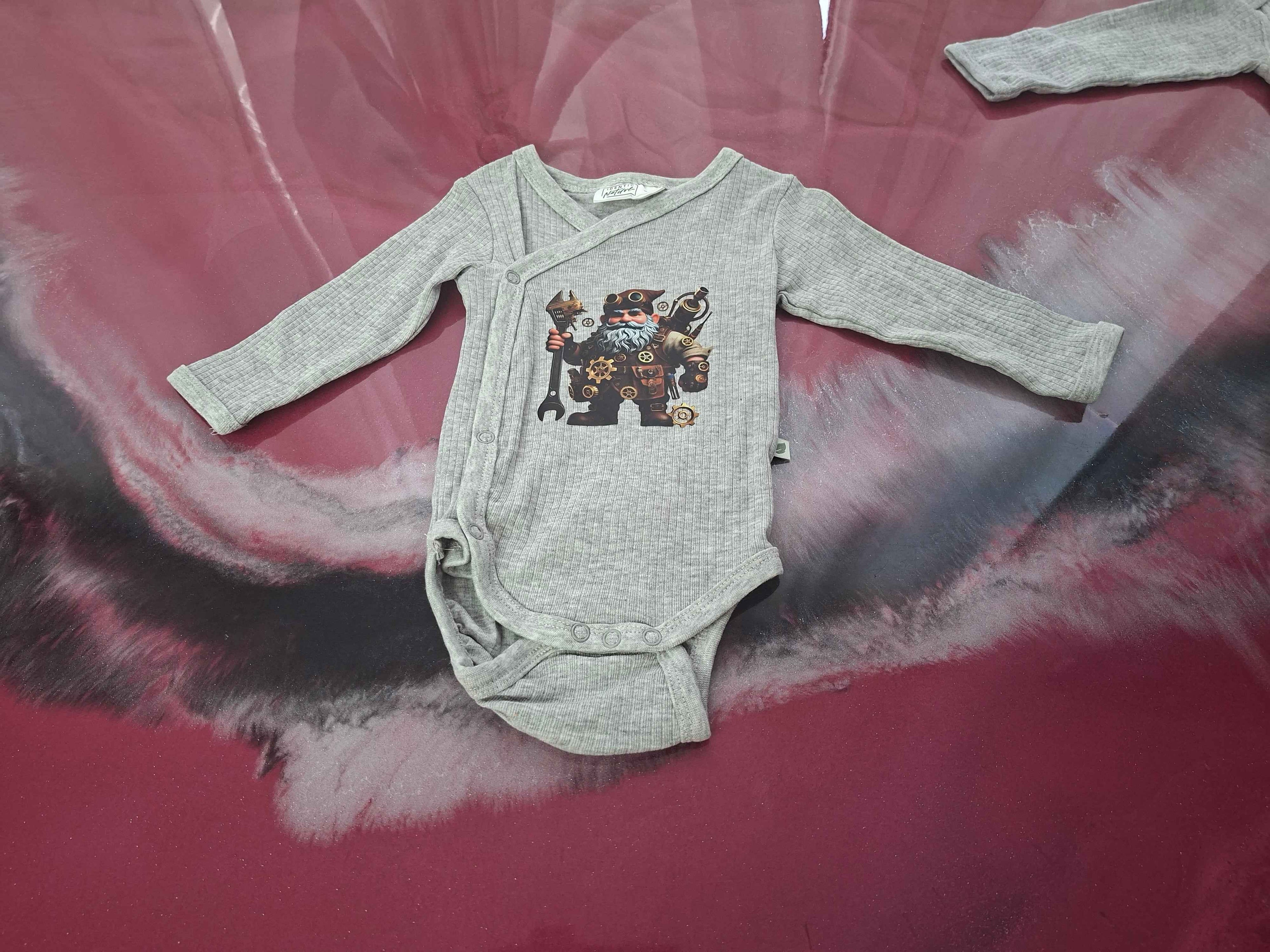 Personalisierte Baby-Bodys in vielen Farben, und jedes kann mit Sprüchen oder Motiven hergestellt werden. - Nicky's Kleiderstuebchen