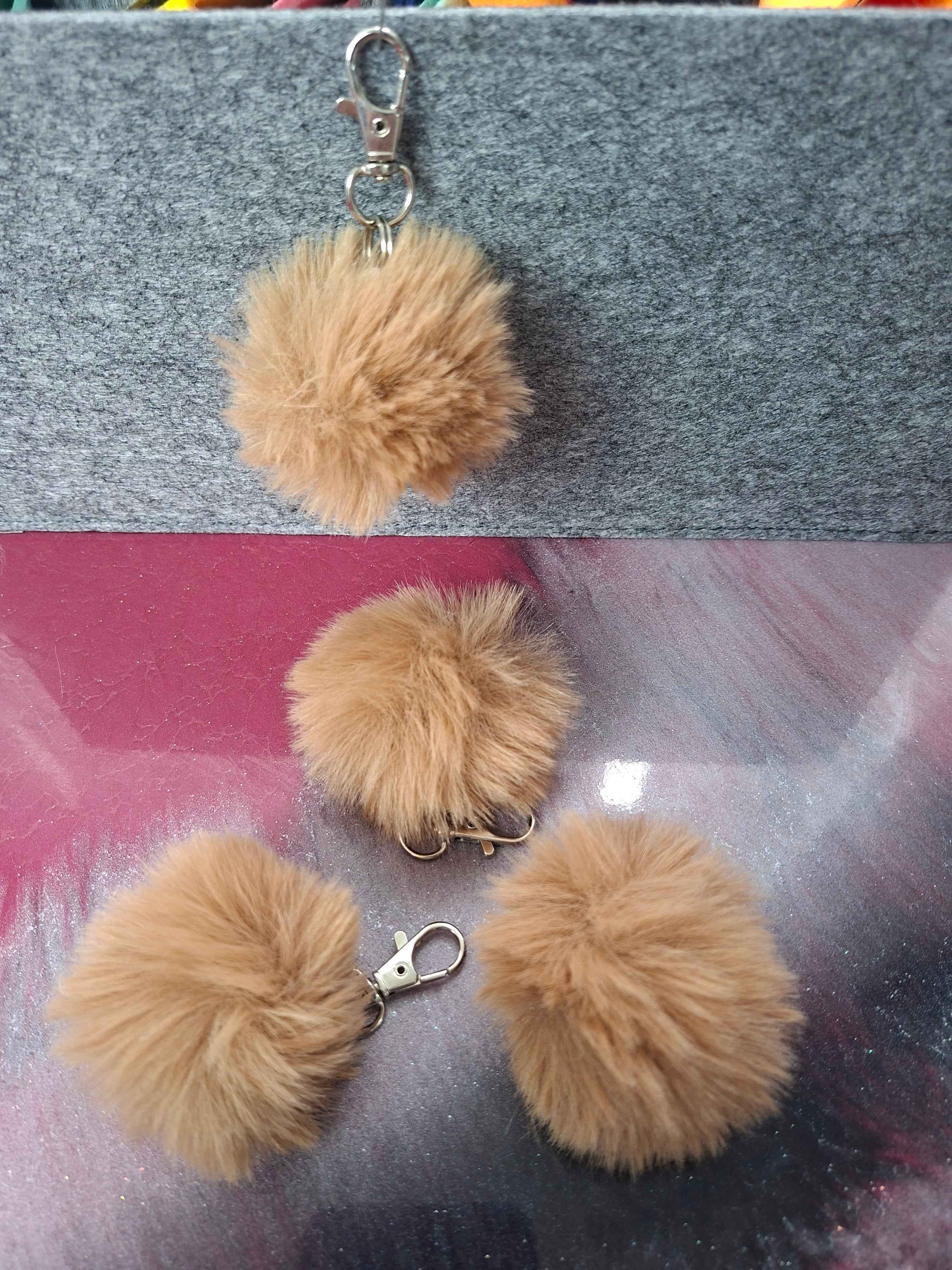 Puschel Anhänger Kaninchenfell - Stilvolles Accessoire für jeden Anlass - Nicky's Kleiderstuebchen