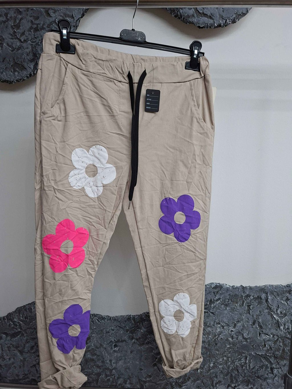 Hose mit Blumenmuster – Druckhose Priel Blumen für stilvolle Sommeroutfits - Nicky's Kleiderstuebchen