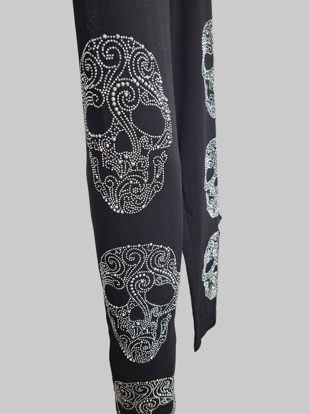 Leggings Lisa mit 3 Glitzer Skull für stilvolle Damenfashion – Trendige Lisa Leggings kaufen - Nicky's Kleiderstuebchen