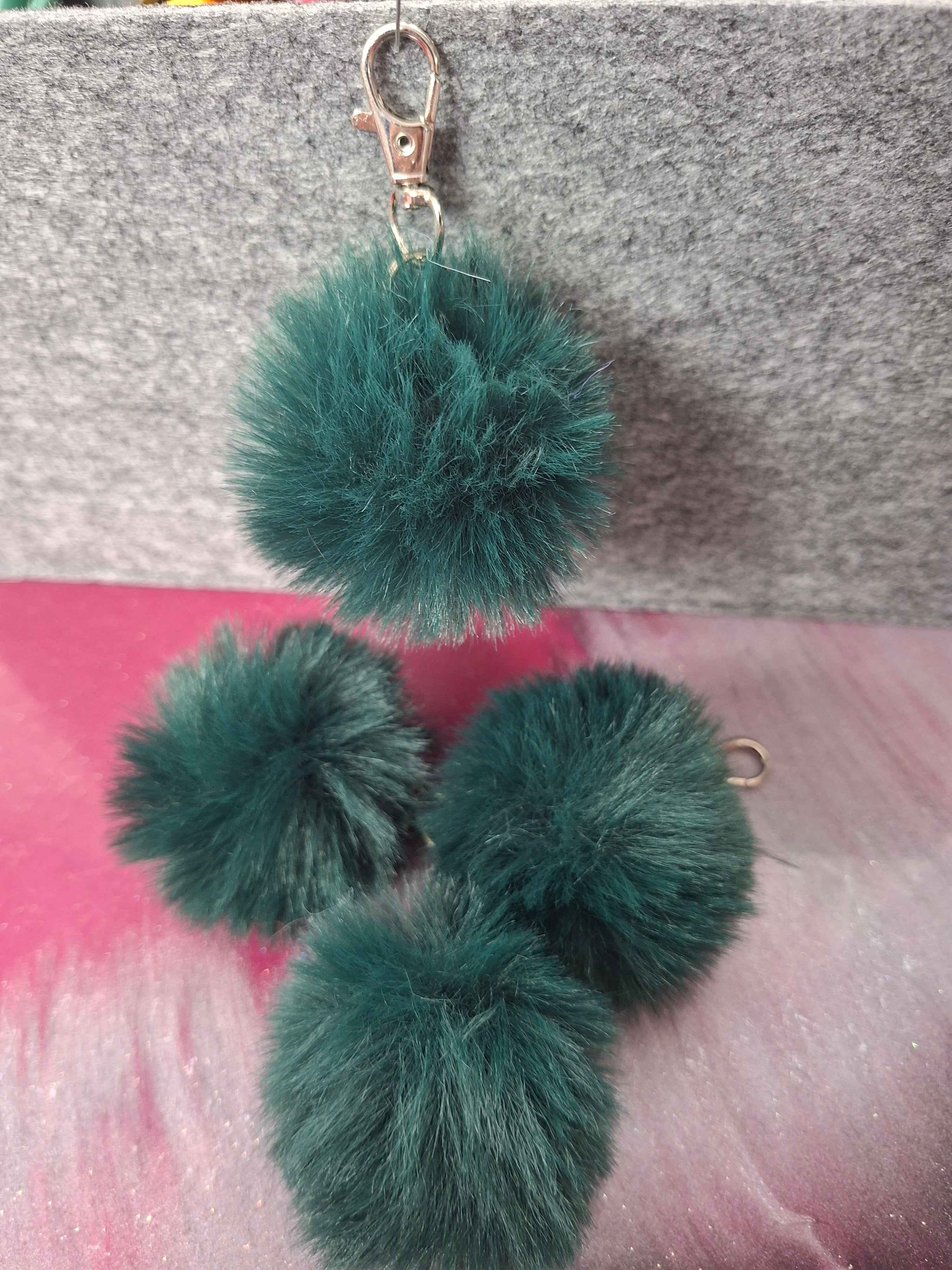 Puschel Anhänger Kaninchenfell - Stilvolles Accessoire für jeden Anlass - Nicky's Kleiderstuebchen