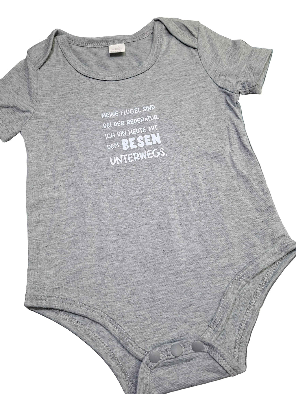 Personalisierte Baby-Bodys in vielen Farben, und jedes kann mit Sprüchen oder Motiven hergestellt werden. - Nicky's Kleiderstuebchen