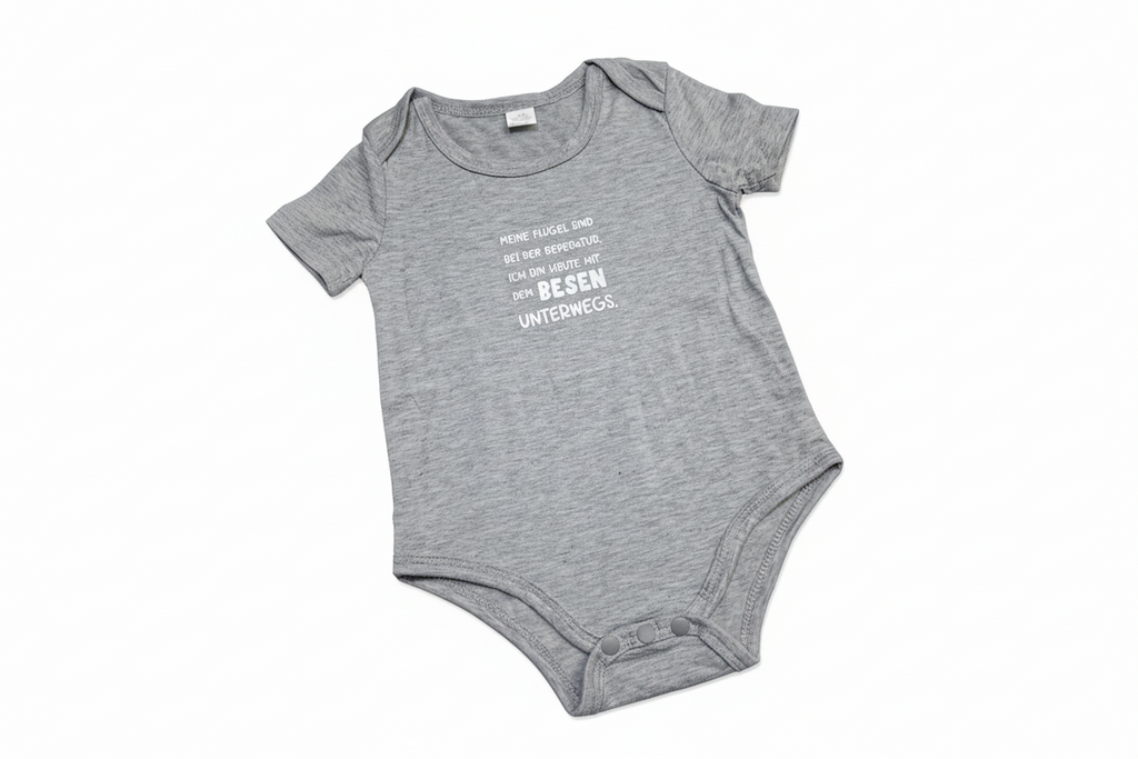 Personalisierte Baby-Bodys in vielen Farben, und jedes kann mit Sprüchen oder Motiven hergestellt werden. - Nicky's Kleiderstuebchen