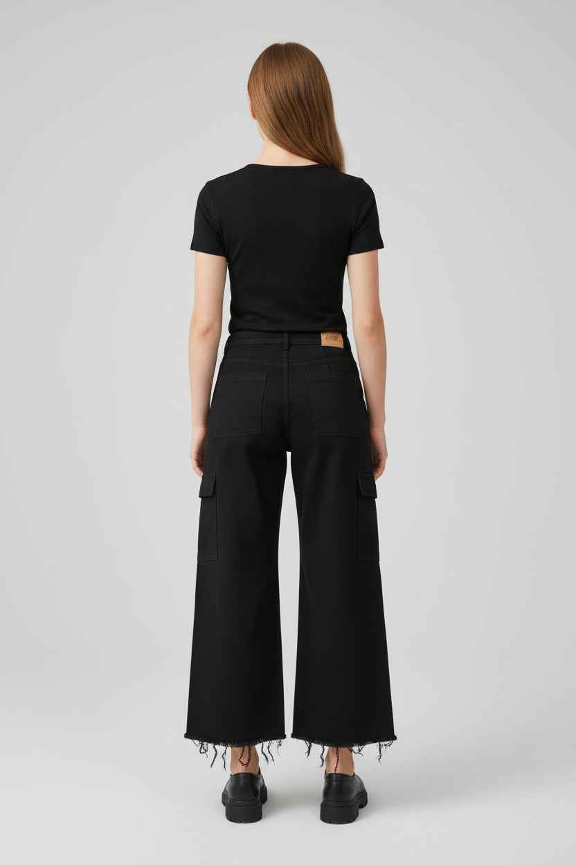 Jeanshosen mit weitem Bein und Fransen für trendbewusste Styles - Nicky's Kleiderstuebchen