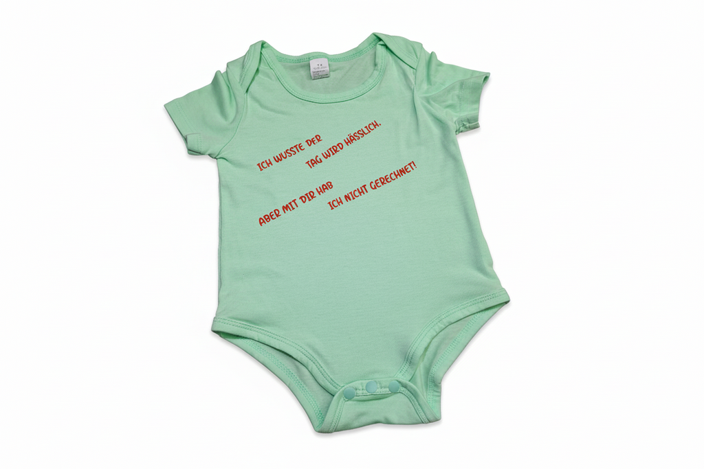 Personalisierte Baby-Bodys in vielen Farben, und jedes kann mit Sprüchen oder Motiven hergestellt werden. - Nicky's Kleiderstuebchen