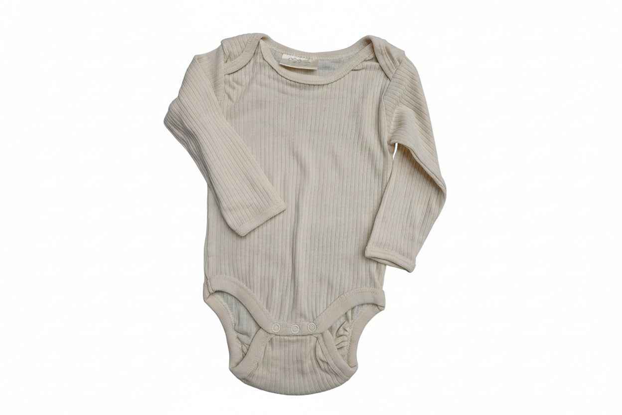 Personalisierte Baby-Bodys in vielen Farben, und jedes kann mit Sprüchen oder Motiven hergestellt werden. - Nicky's Kleiderstuebchen